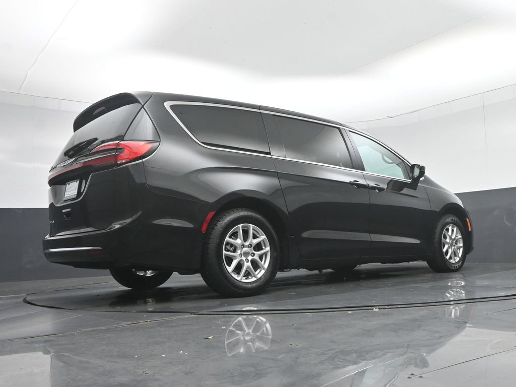 Used 2024 Chrysler Pacifica Touring-L FWD image 73
