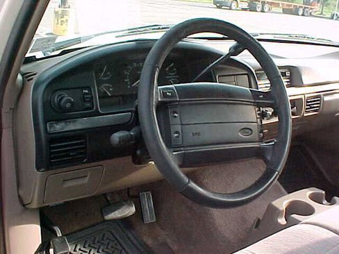 Used 1994 Ford F150 XLT image 16