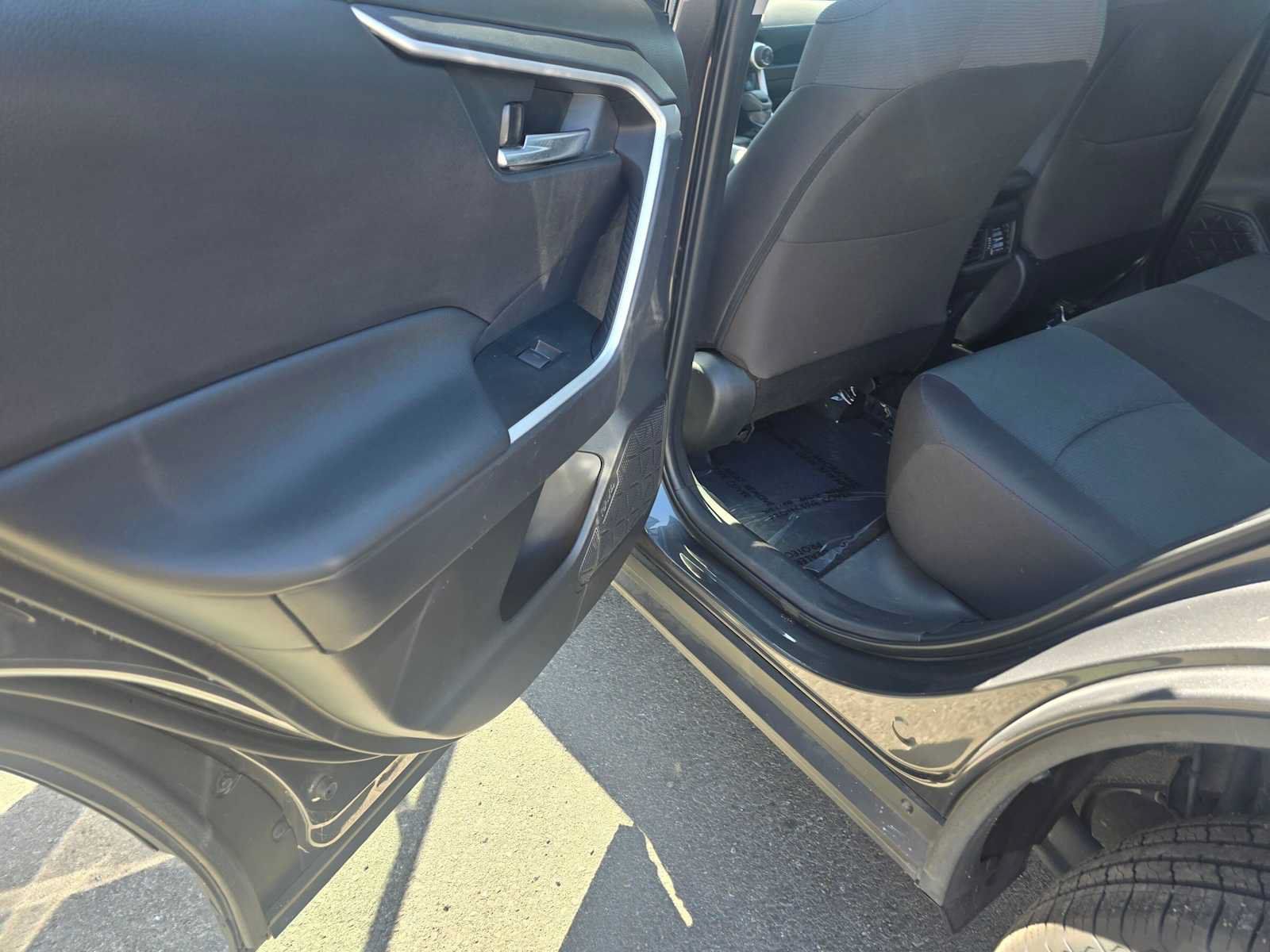 Used 2025 Toyota RAV4 XLE FWD image 16