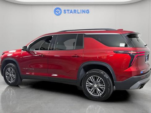 Used 2025 Chevrolet Traverse LT FWD image 5