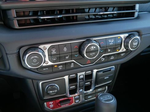 New 2025 Jeep Wrangler Unlimited Rubicon 392 image 14