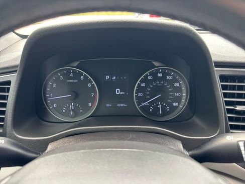 Used 2018 Hyundai Elantra Value Edition FWD image 14