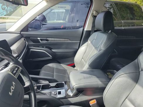 Used 2024 Kia Telluride EX w/ EX Captain's Chair Package FWD image 9
