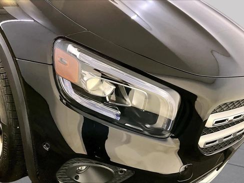Used 2023 Mercedes-Benz GLB 250 4MATIC image 27