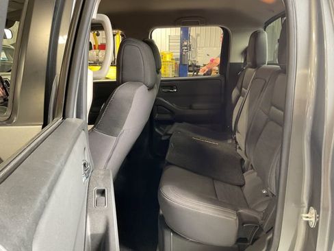 Used 2024 Nissan Frontier SV w/ Technology Package image 9