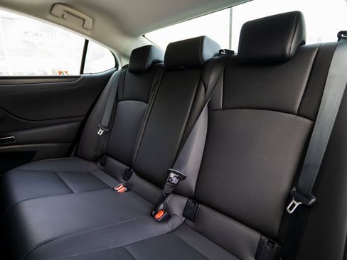 Used 2024 Lexus ES 350 w/ Premium Package image 31