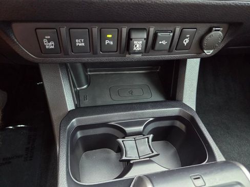 Used 2021 Toyota Tacoma Limited RWD image 27