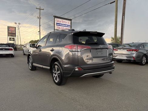 Used 2017 Toyota RAV4 XLE FWD image 4