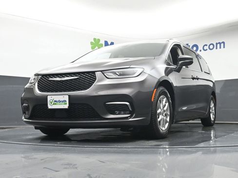 Used 2022 Chrysler Pacifica Touring-L FWD image 6