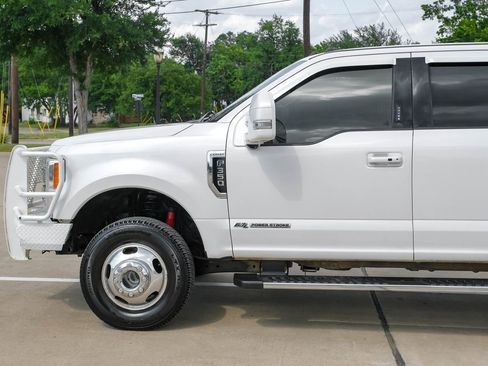 Used 2017 Ford F350 Lariat w/ Lariat Ultimate Package image 12