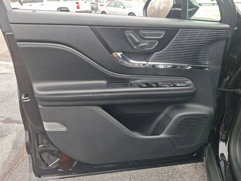 Used 2020 Lincoln Corsair AWD w/ Premium Package image 12