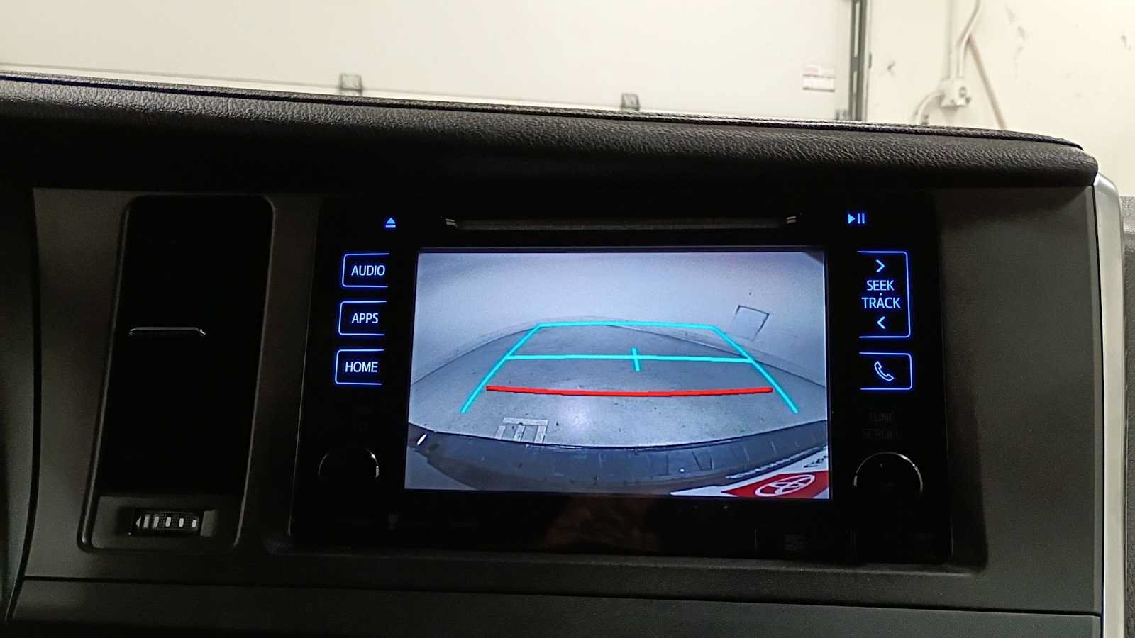 Certified 2017 Toyota Sienna SE w/ SE Preferred Package FWD image 19