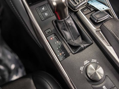 Used 2017 Lexus IS 300 AWD image 31