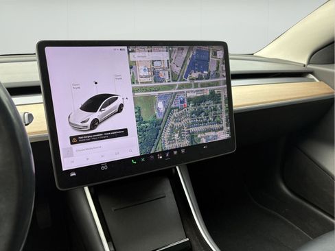 Used 2018 Tesla Model 3 Long Range RWD image 9