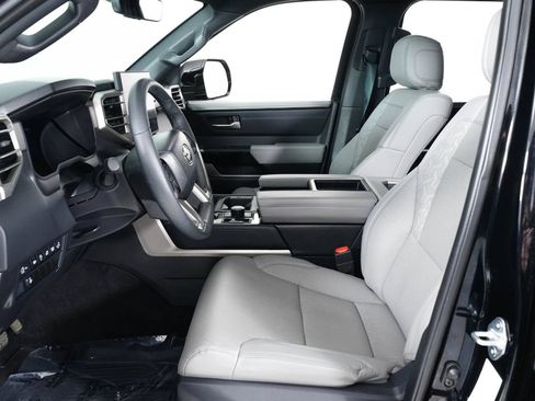 Used 2025 Toyota Tundra Limited AWD/4WD image 5