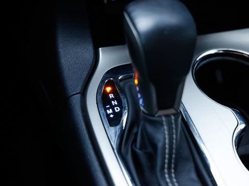 Used 2017 Jeep Grand Cherokee Overland w/ Jeep Active Safety Group image 47