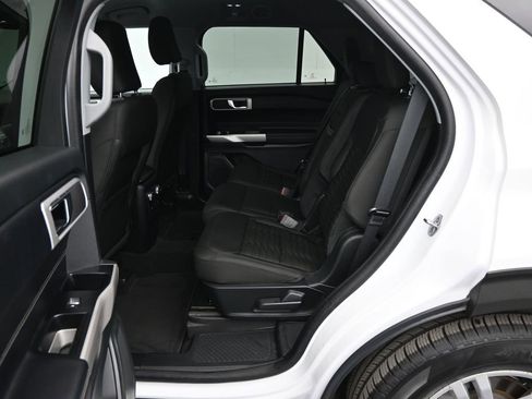 Used 2021 Ford Explorer XLT image 19