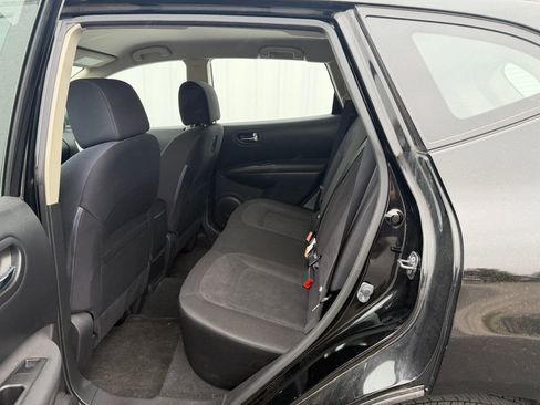 Used 2015 Nissan Rogue S image 4