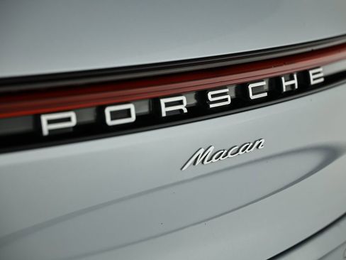 Used 2021 Porsche Macan image 14