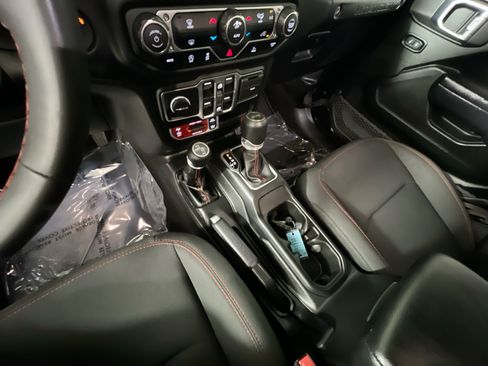 Used 2023 Jeep Wrangler Unlimited Rubicon w/ LED Lighting Group AWD/4WD image 25