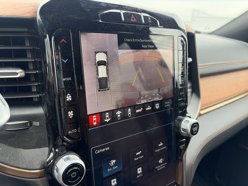 Used 2024 RAM 2500 Limited w/ Towing Technology Group image 17