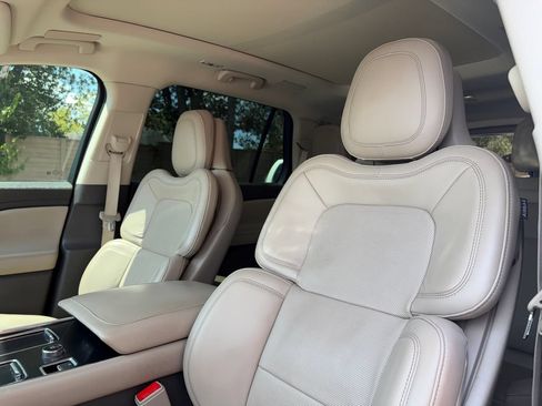 Used 2020 Lincoln Aviator Reserve w/ Equipment Group 201A RWD image 10