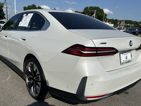 Certified 2024 BMW 530i xDrive w/ Premium Package AWD/4WD image 8