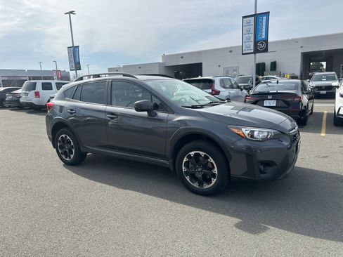 Used 2023 Subaru Crosstrek 2.0i Premium image 2