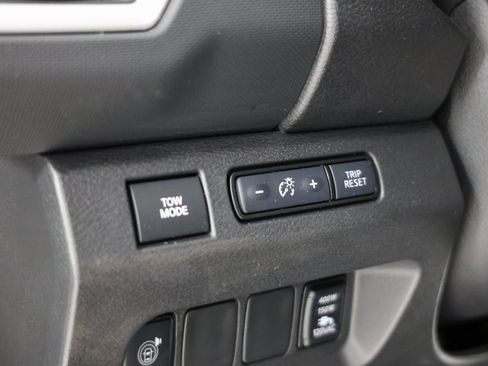 Used 2024 Nissan Frontier SL w/ Technology Package image 26