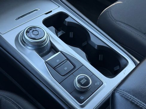 Certified 2022 Ford Explorer XLT w/ Class IV Trailer Tow Package image 18