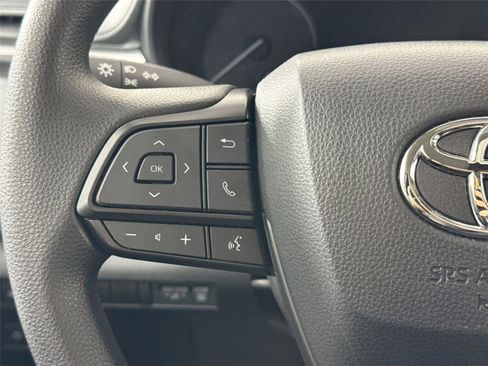 Used 2025 Toyota Sienna LE image 17