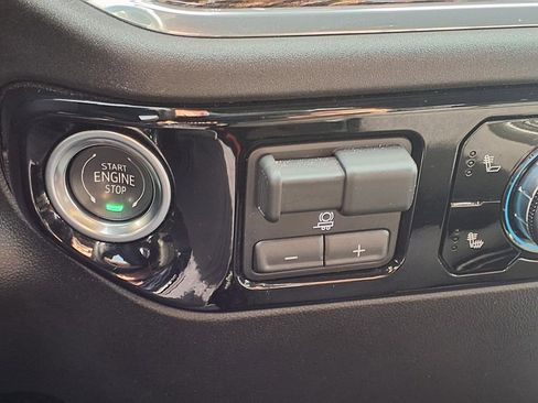 Used 2025 GMC Sierra 1500 SLE image 15