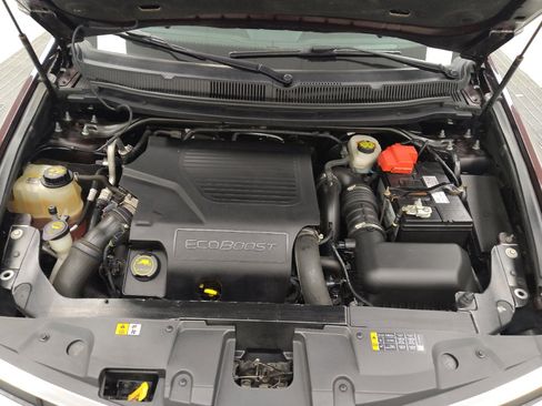 Used 2019 Lincoln MKT AWD image 30