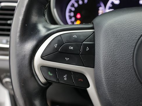 Used 2020 Jeep Grand Cherokee Overland RWD image 23