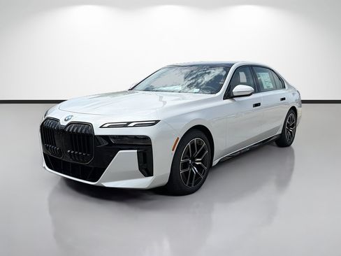 New 2026 BMW 740i w/ Premium Package RWD image 7