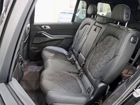 Used 2024 BMW X7 xDrive40i w/ M Sport Package AWD/4WD image 30