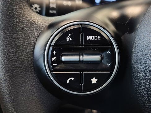 Used 2023 Kia Soul LX w/ LX Technology Package FWD image 19