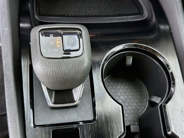 Used 2022 Nissan Rogue SV FWD image 17