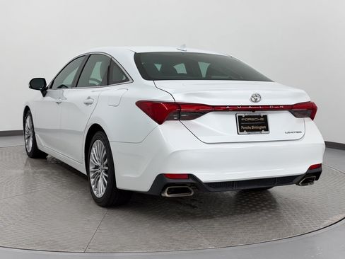 Used 2021 Toyota Avalon Limited FWD image 3
