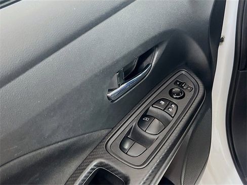 Used 2021 Nissan Versa SV image 16