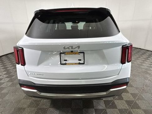 Used 2025 Kia Sorento S w/ Panoramic Sunroof Package FWD image 3