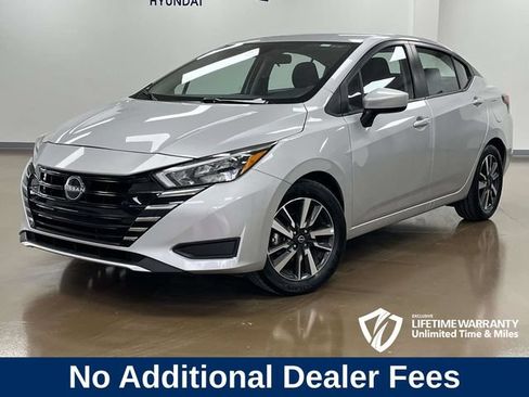 Used 2025 Nissan Versa SV FWD image 1