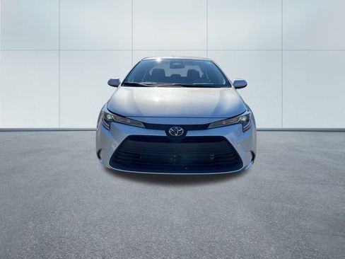 Used 2025 Toyota Corolla LE image 3