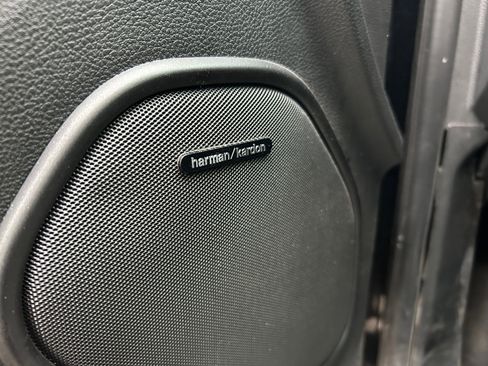 Used 2023 Dodge Durango R/T w/ Hemi Orange Plus Package image 11