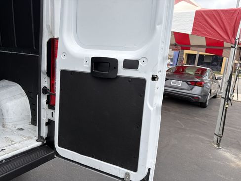 Used 2025 RAM ProMaster 2500 w/ Convenience Group FWD image 18