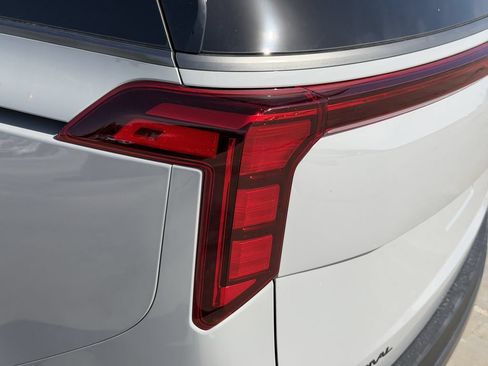 New 2026 Kia Carnival SX w/ SX Dark Edition Package FWD image 11