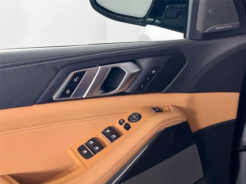 Used 2024 BMW X5 sDrive40i w/ M Sport Package image 17