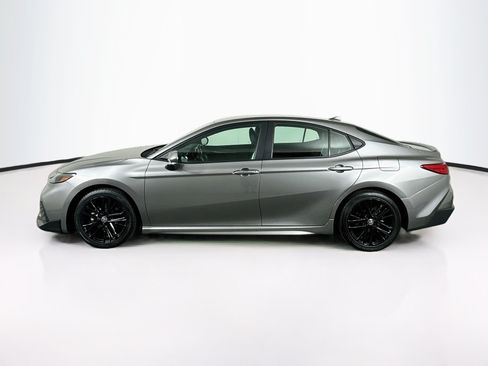 Used 2025 Toyota Camry SE FWD image 4