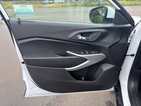 New 2026 Chevrolet Trax LS w/ LS Convenience Package FWD image 18