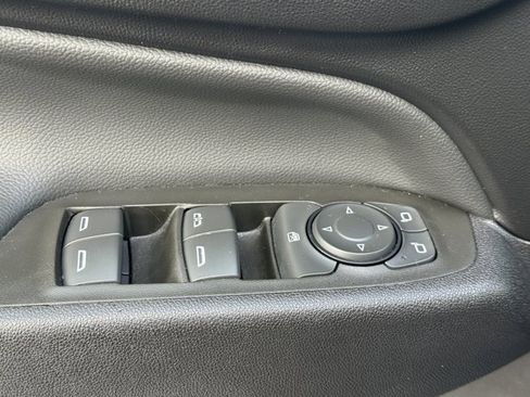 Used 2024 Chevrolet Equinox LT image 18